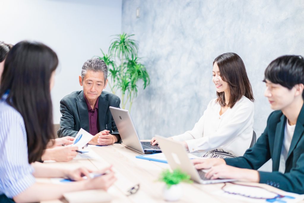 採用コスト削減の会議の図